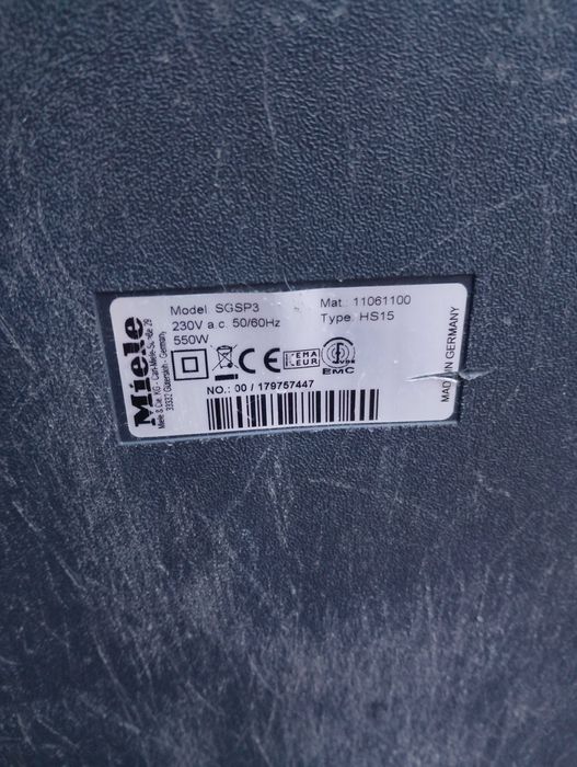 Прахосмукачка робот Miele  CX1 и Miele C3