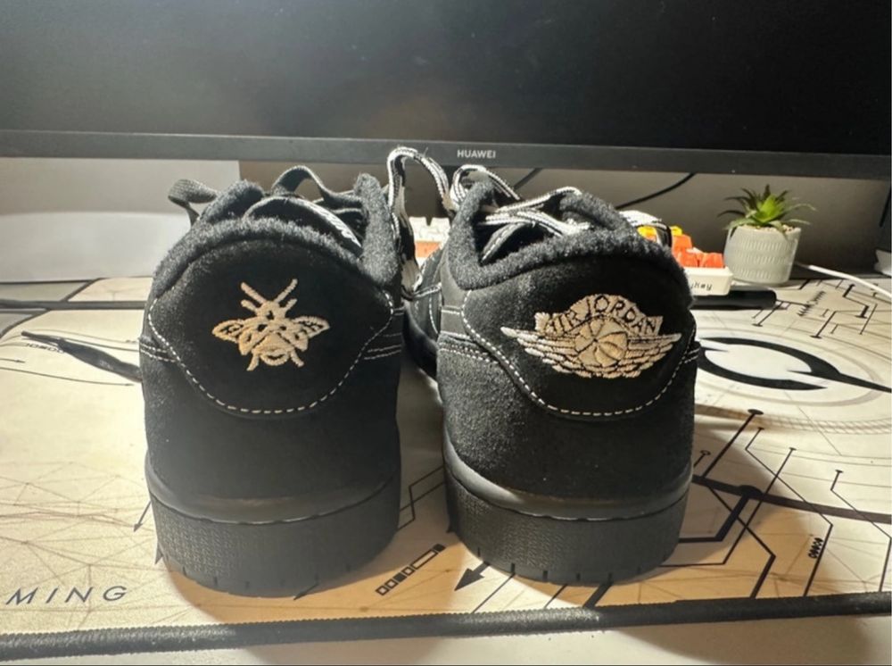 Jordan 1 Travis Scott
