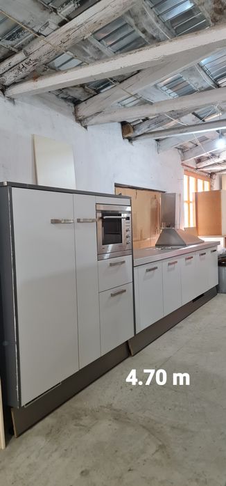 Mobila lemn masiv cu blat de granit și electrocasnice incluse