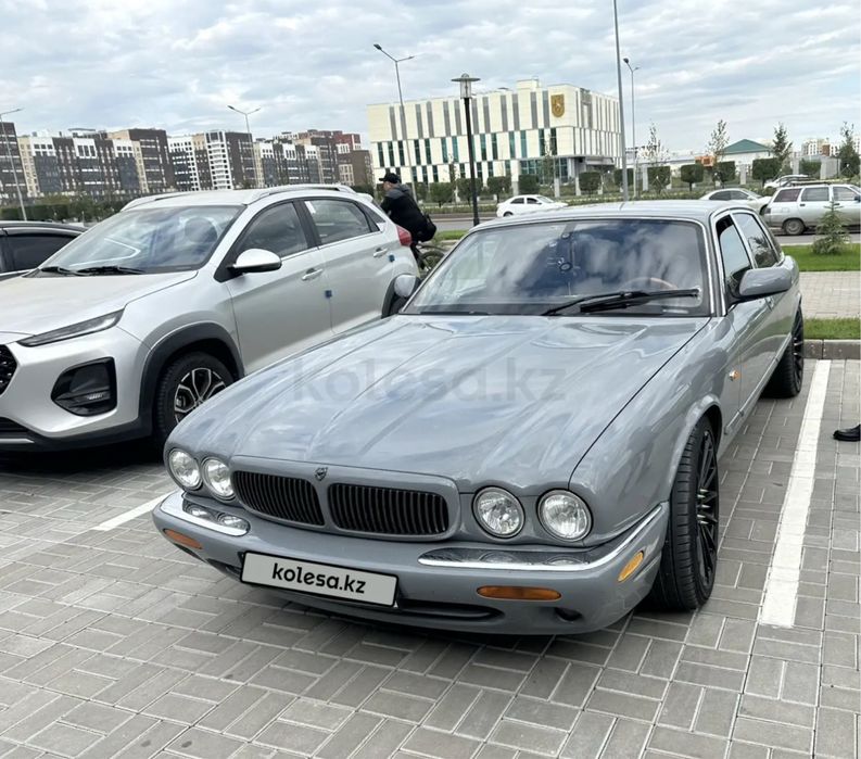 Продам машину Jaguar XJ
