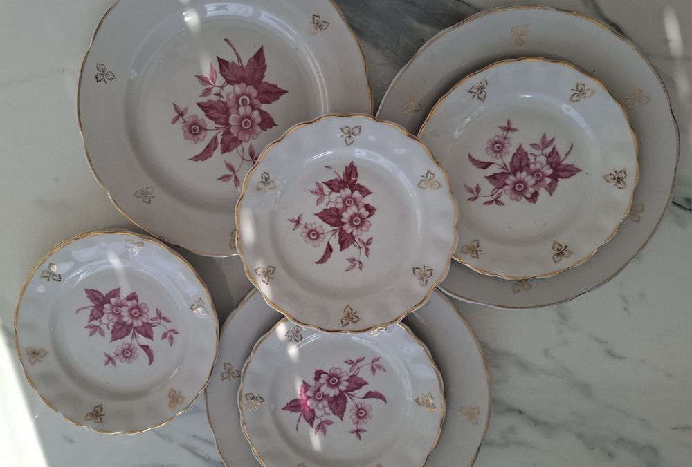 Продаются  тарелки