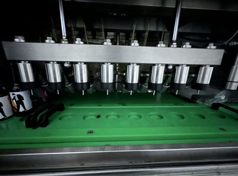 Linie de imbuteliere semiautomata 8 capete umplere (bere/apa/vin)