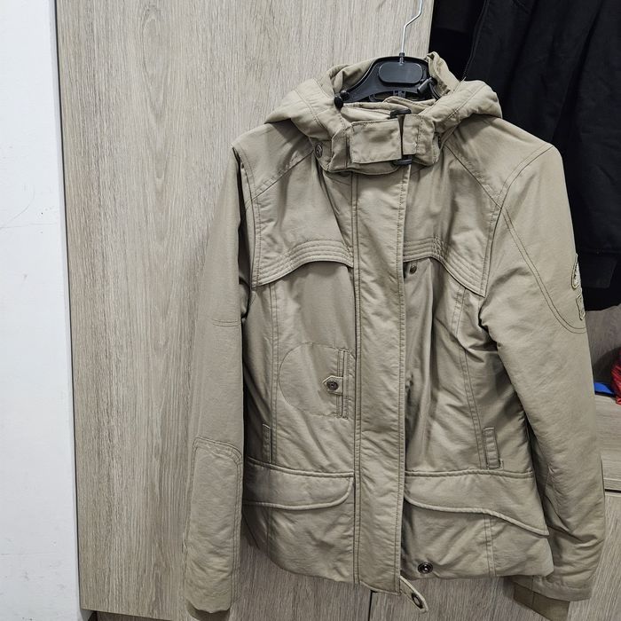 Vand geaca iarna pentru femei