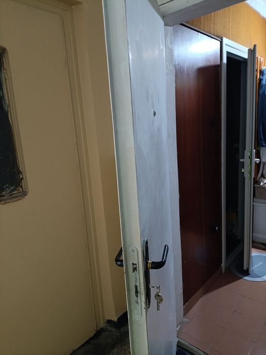 Метална входна врата