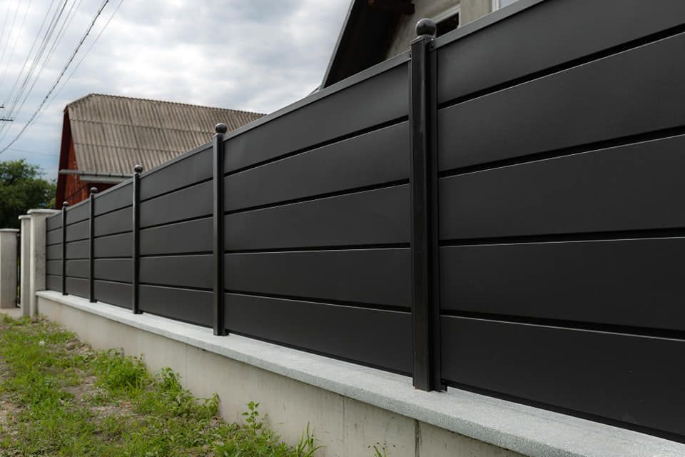 Executam garduri si porti la comanda