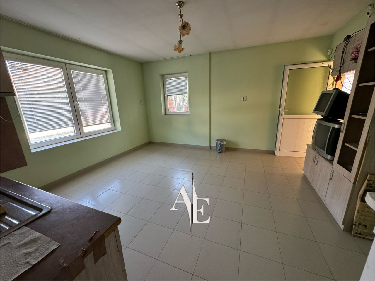 Продава се Къща в Угърчин - 269 кв.м за 181 €/кв.м - Снимка #15