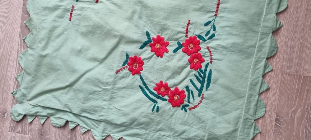 Fata de perna cusuta manual / traditionala