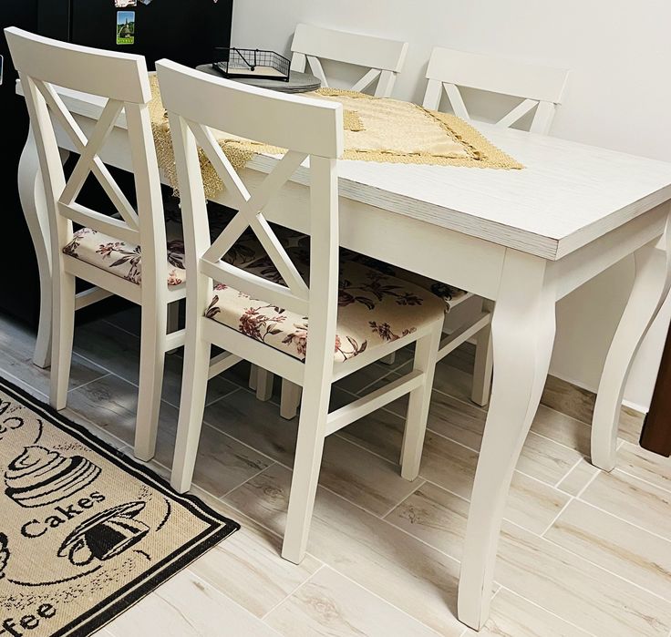 Masa extensibila din lemn masiv  cu 6 scaune