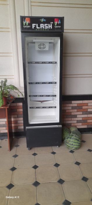 Витринный холодильник ЯНГИ