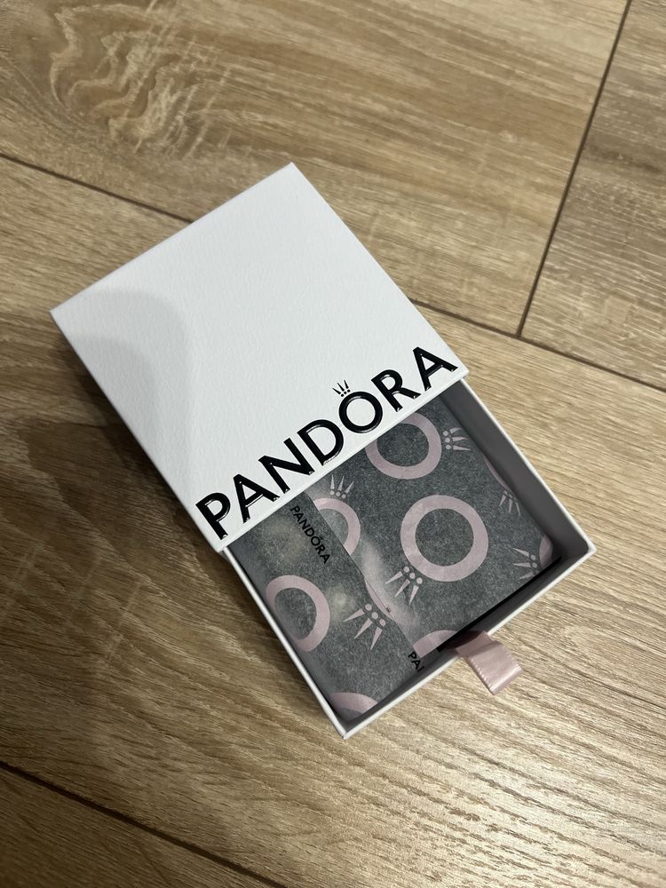 Гривна на Pandora