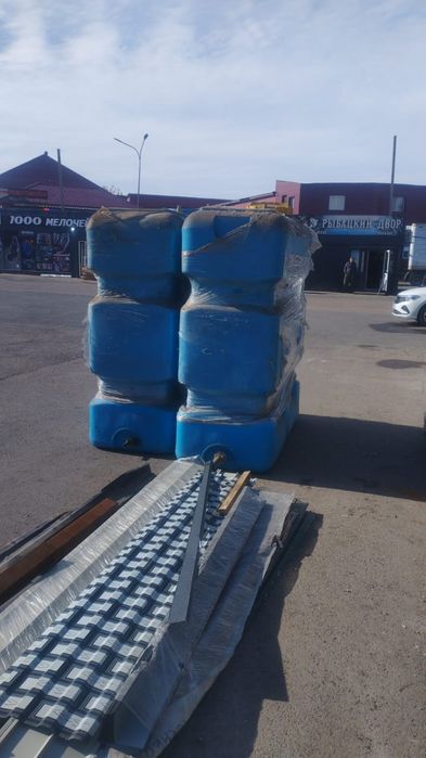 Ёмкость в идеальном состоянии почти новая продам в количестве 2 штук