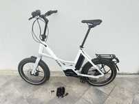 Bicicleta electrica Cube Compact motor bosch bat 500 unisex pliabila