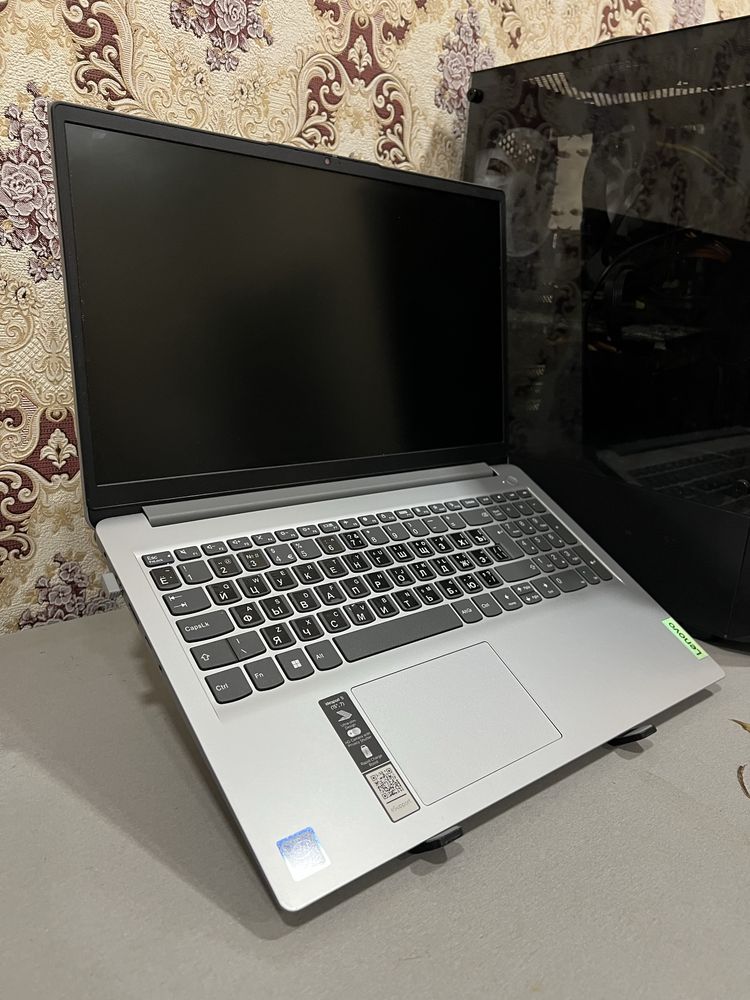 Lenevo ideapad 1i