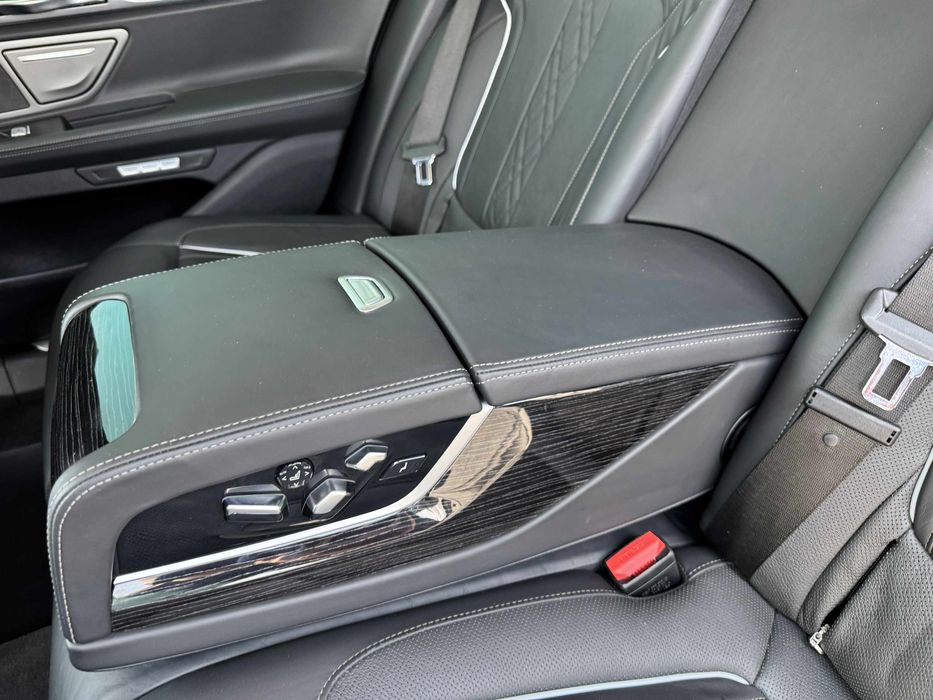 BMW 740d X Drive