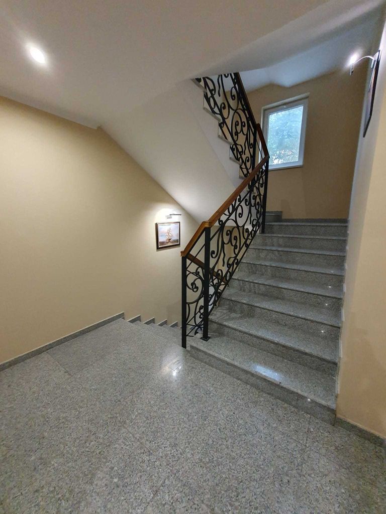 Дава се под наем Двустаен апартамент в Варна, Център - 62 кв.м за 586.5 € - Снимка #8