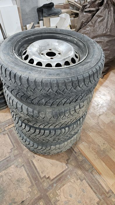 Резина зимняя с дисками на 15
