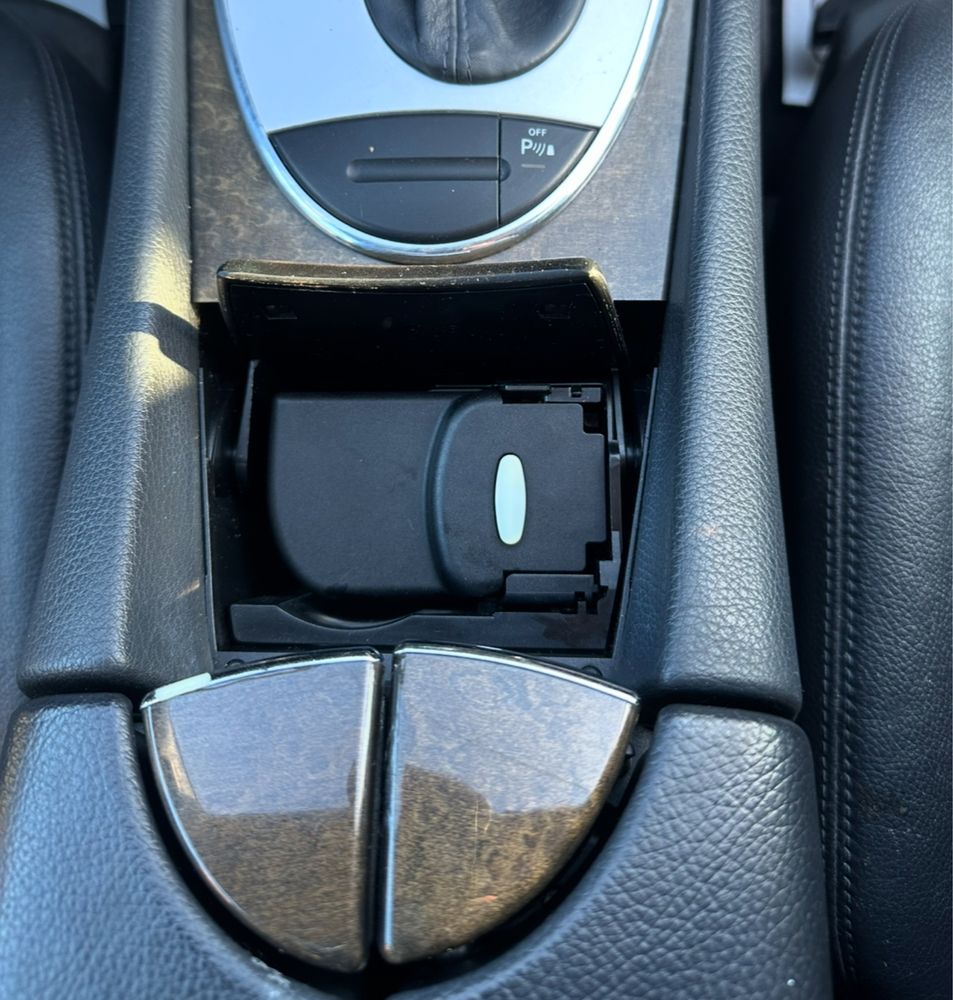 Поставка чаши мерцедес е класа cup holder mercedes e klas