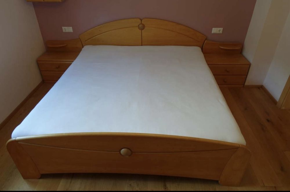 Pat 180/200 Lemn masiv Stare foarte buna!!