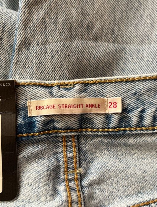 ЧИСТО НОВИ с етикет Levi’s 100% ПАМУК прави дънки, висока талия