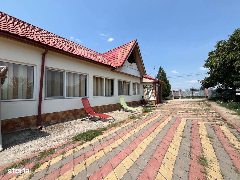 Vând casă cu 5 camere și mansardă cu balcon