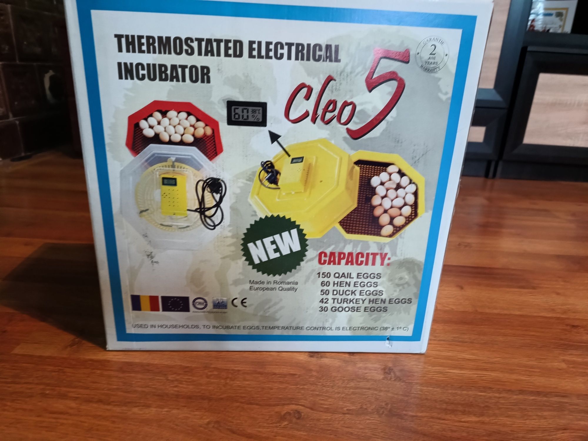 Vând incubator Cleo 5