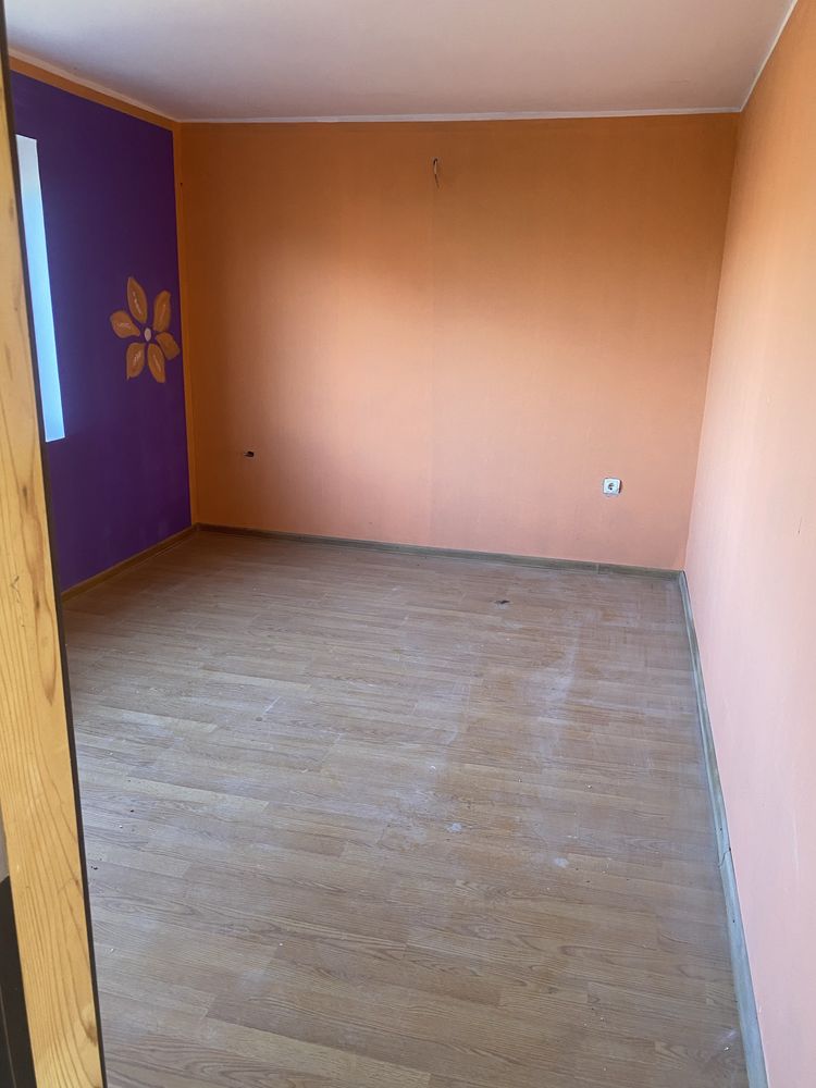 Proprietar casa cu etaj Pe langa Pensiunea Loredana Hemeiusi