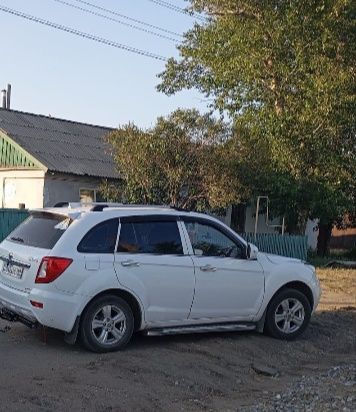 Продам машину  Лифан Х60 год2014
