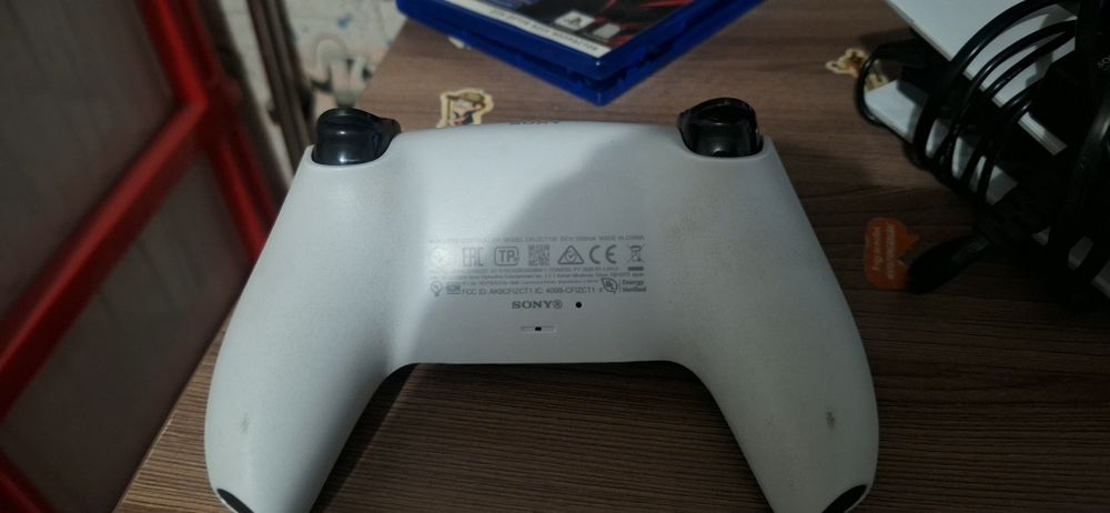 Playstation 5 в отличном состоянии.