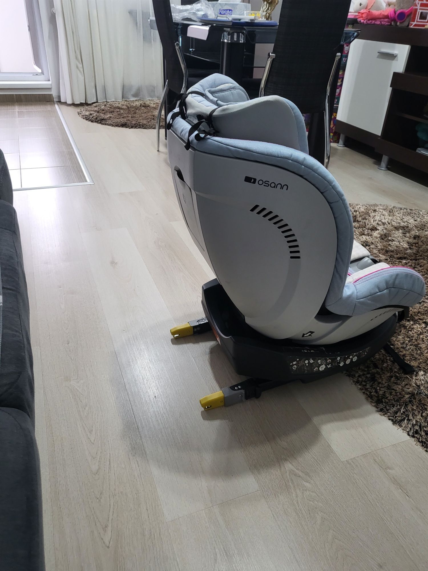 Scaun auto cu isofix