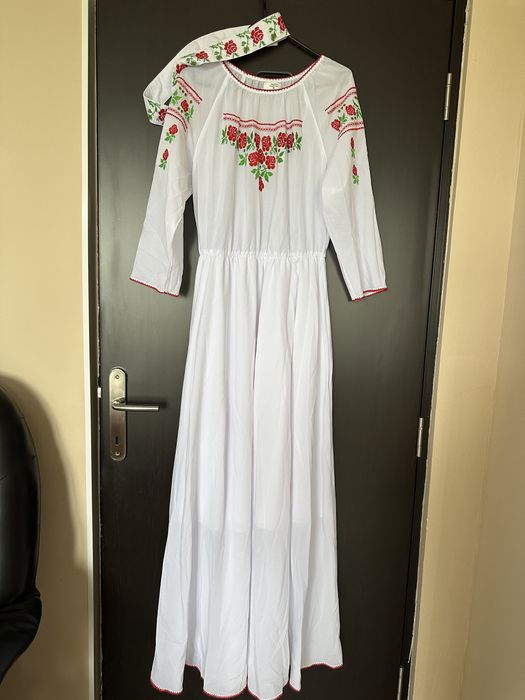 Rochie traditionala cu brau
