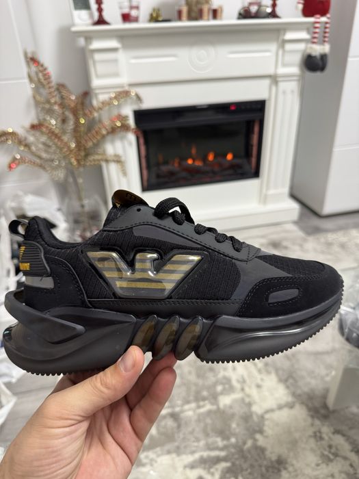 Adidasi Armani nepurtati