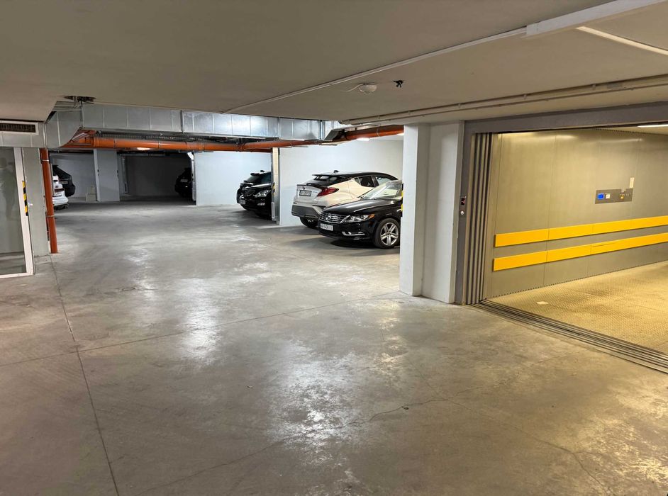 Дава се под наем Гараж / Паркомясто в Варна, Център - 18 кв.м за 80 € - Снимка #2