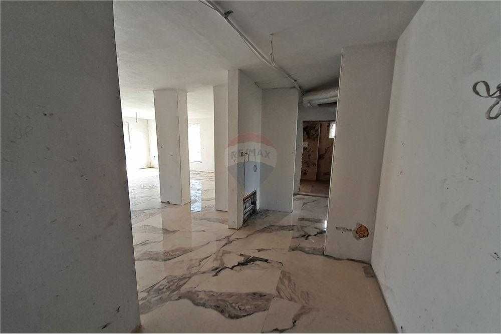 Продава се Многостаен апартамент в Шумен, Математическа гимназия - 141 кв.м за 1412 €/кв.м - Снимка #10