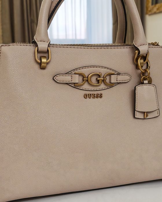 Дамска чанта бежова guess