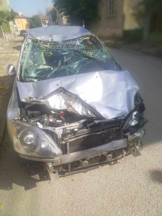 Хонда Сивик 1.4 I  90 к.с 2004 година.