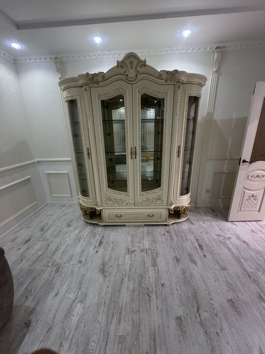 Комплект серрвант и комод с зеркалом