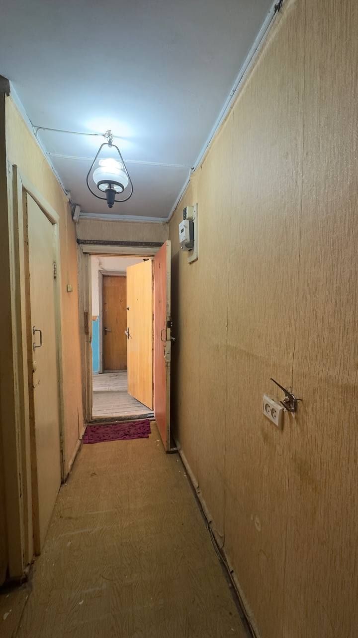 Продаю квартиру Яшнабадский р-он. 58-воен/город 1-ком 1-этаж 2-этажном