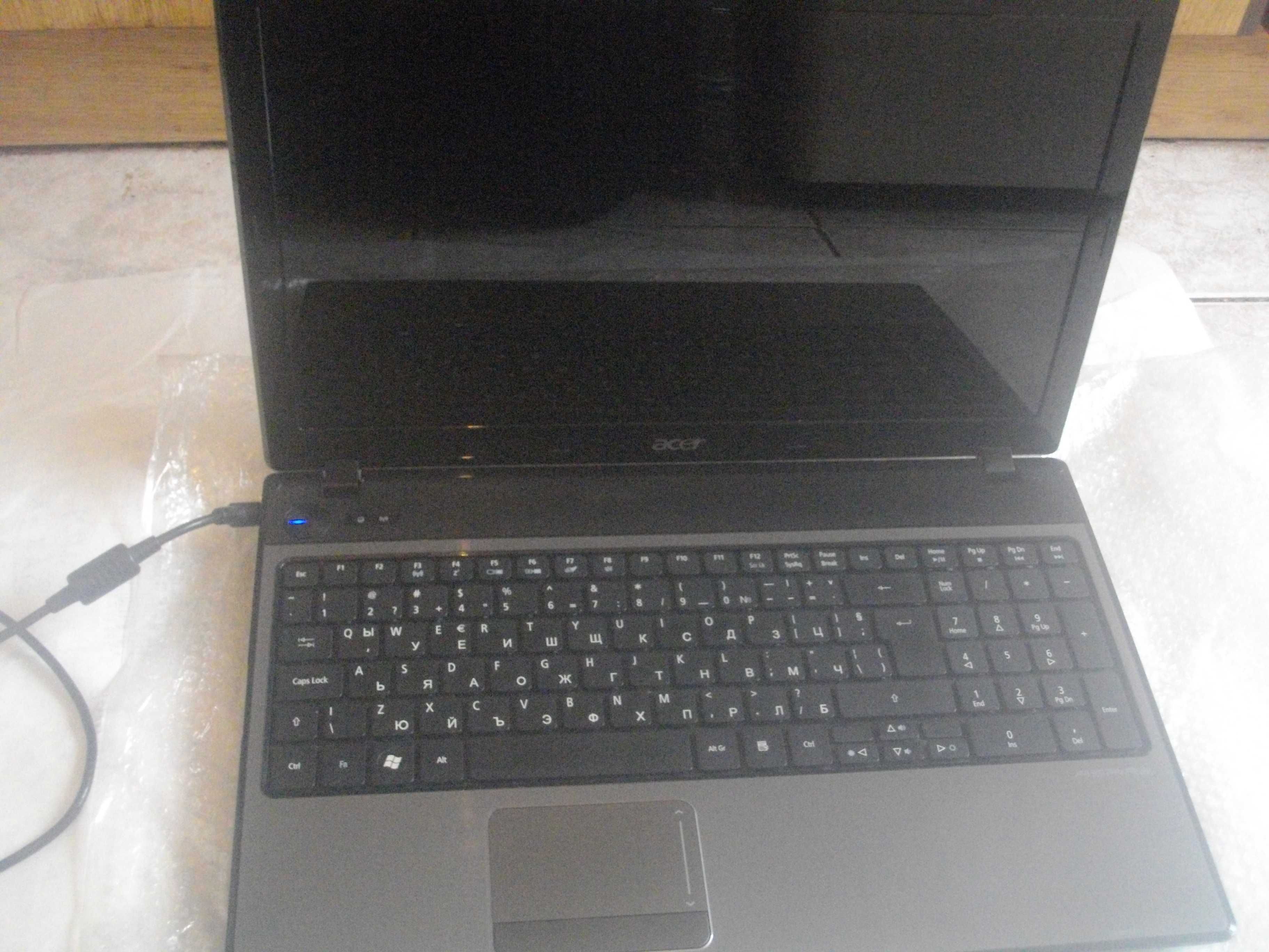 15,6" 39,62см ACER Aspire 5551 Отличен ЛАПТОП RAM 4GB HD 120 2,10 GHz