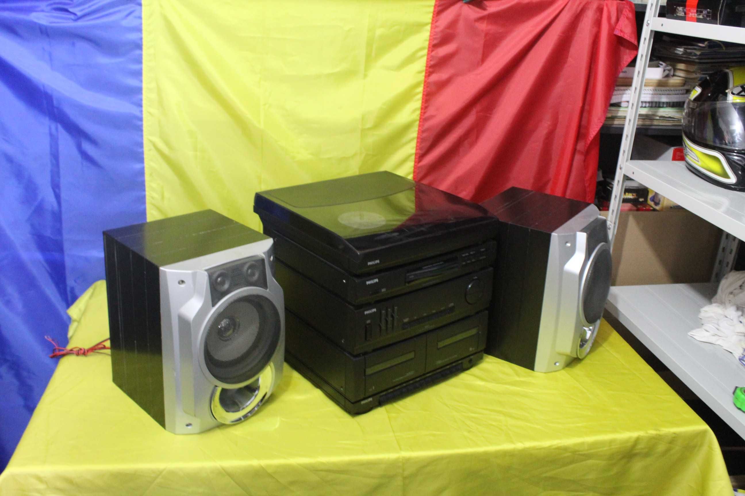 Combina cu pick-up veche - ( Germania)  PHILIPS  AS 405