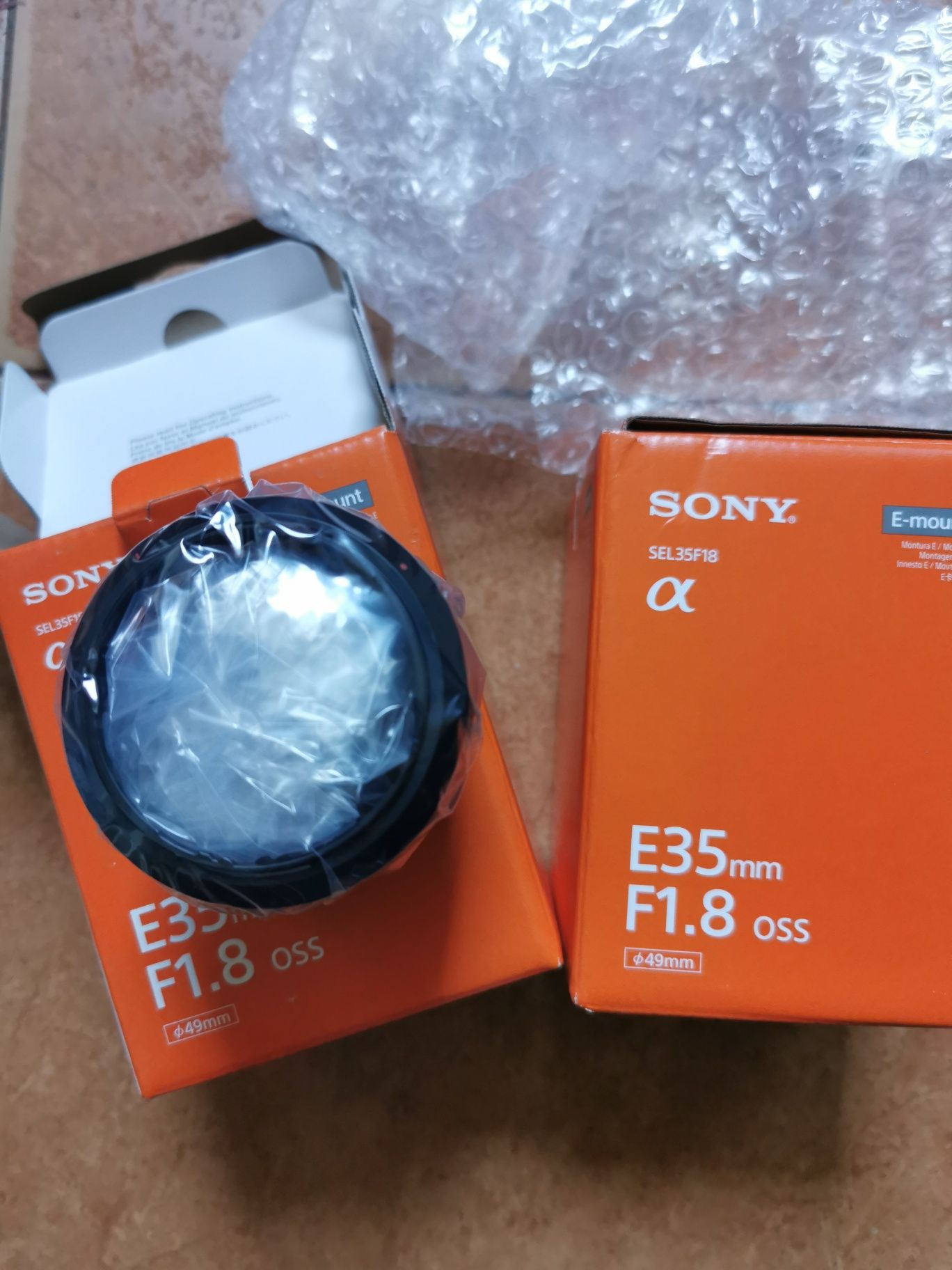 Obiectiv Sony 35mm f/1.8 OSS (SEL35F18). Sigilat
