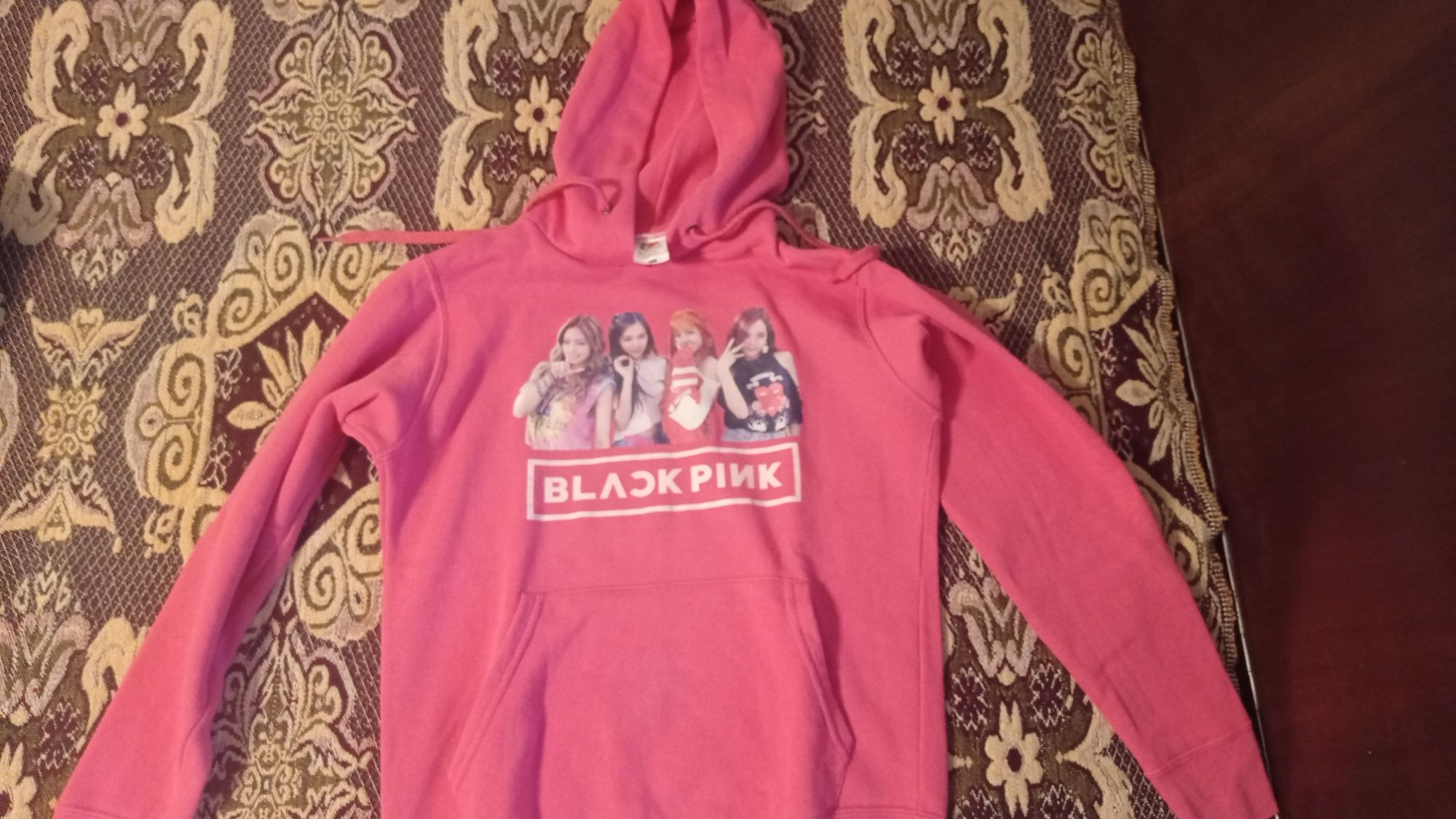 Худи на  Black pink, суитчър и бяла жилетка