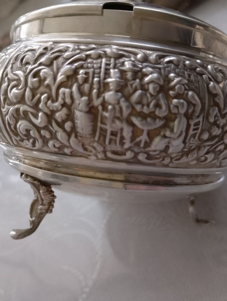 Сребърни съдове за чай, кафе