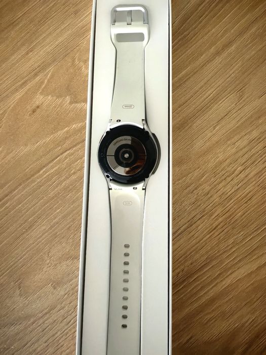 Часовник Galaxy Watch 4