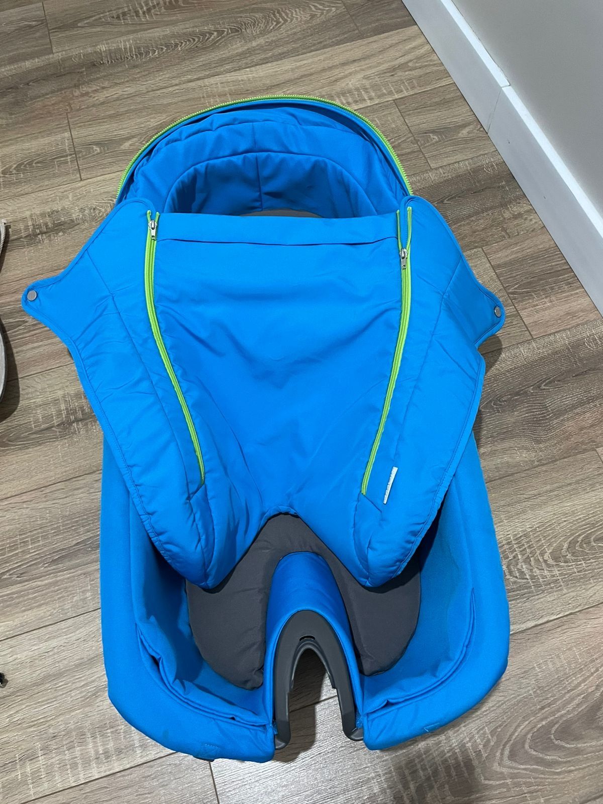 Продам Коляску  Stokke  Xplory