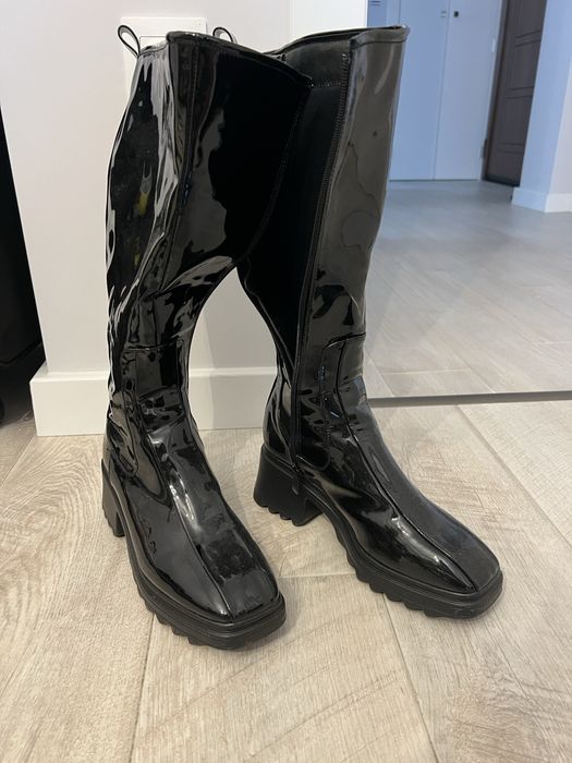 Лачени ботуши черен цвят 38 номер