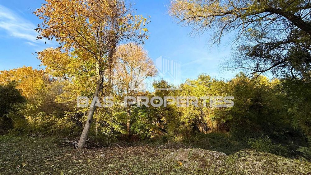 Парцел в София-Банкя площ 695