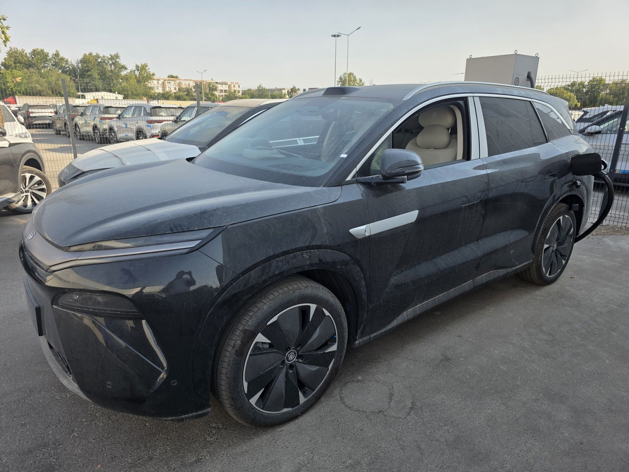 Byd tang L 4 wd ev full 2025 04