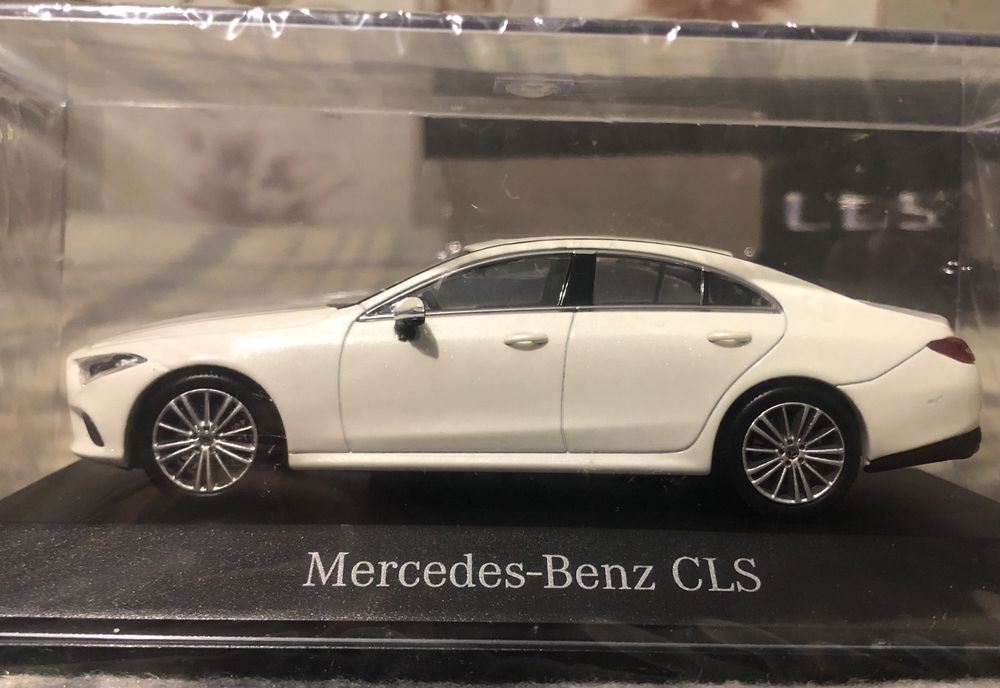 Масштабная модель Mercedes-Benz CLS 1:43