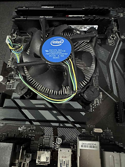 Kit Intel Core i5 10400F, placa de baza GIGABYTE B460 HD3, 16 GB RAMI