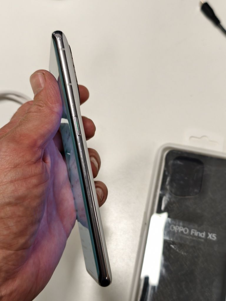 Продавам oppo find x5 256gb white